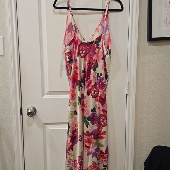 Natori Sofia Matte Satin Night Gown - Picture 8 of 8